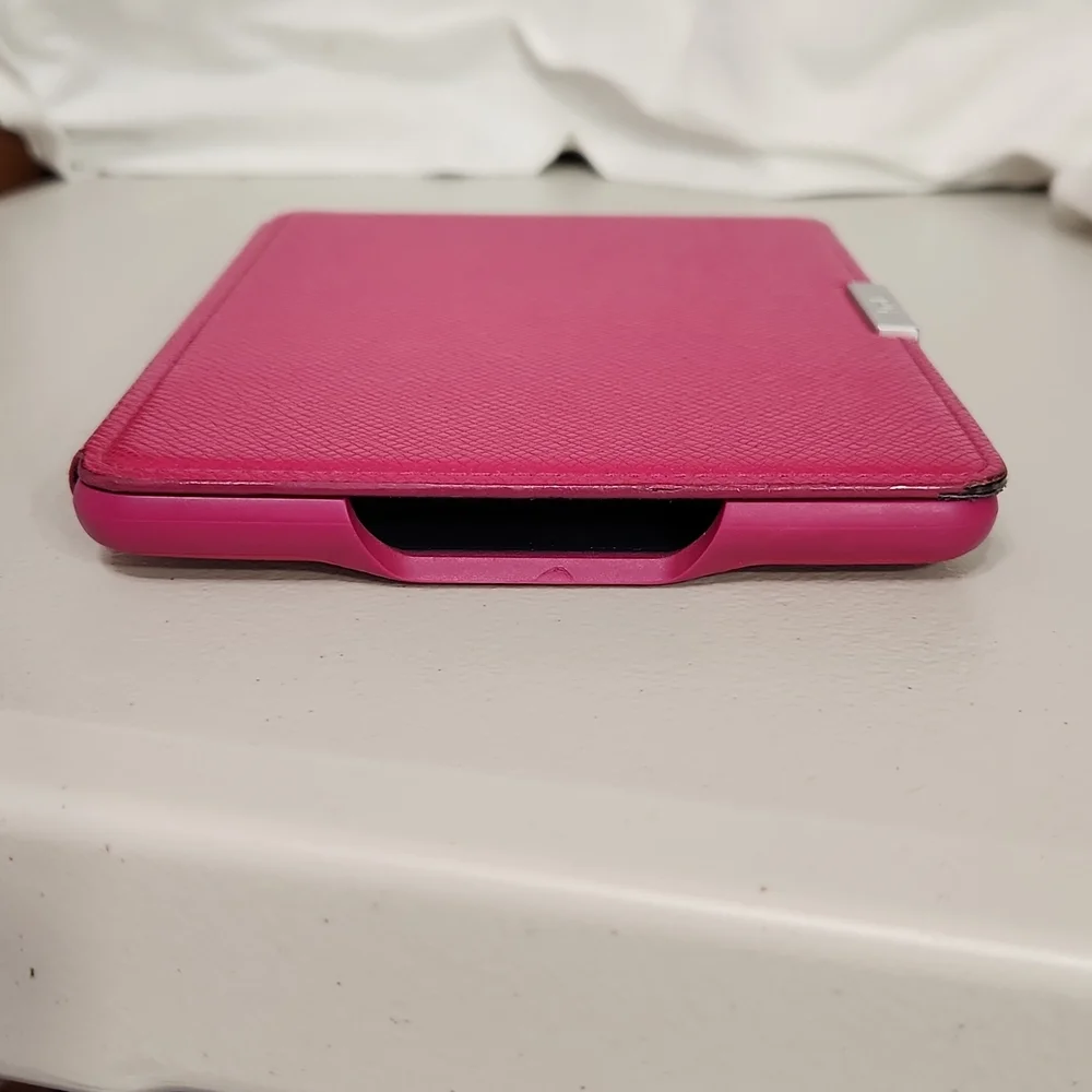 Kindle Case Textured Raspberry Color Magnetic Closure - Picture 4 of 8